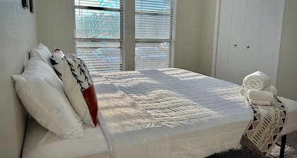 Spacious modern 2 bdrm apt with pool, washer/dryer, internet, great location