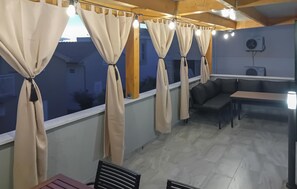 Outdoor dining - Pet friendly apartment in Sibenik with WiFi (Sibenik)