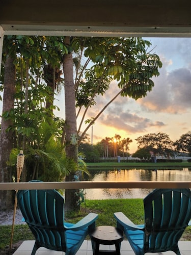 Enjoy Coastal Townhome w/ sunset views! Near The Gulf’s most popular beaches!