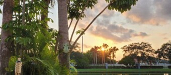 Enjoy Coastal Townhome w/ sunset views! Near The Gulf’s most popular beaches!