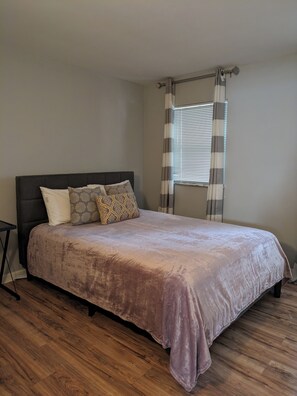 3 chambres, fer et planche à repasser, Wi-Fi, draps fournis