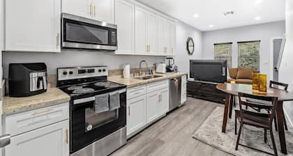 Cozy 2bdr/1br Home near downtown