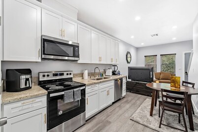 Cozy 2bdr/1br Home near downtown