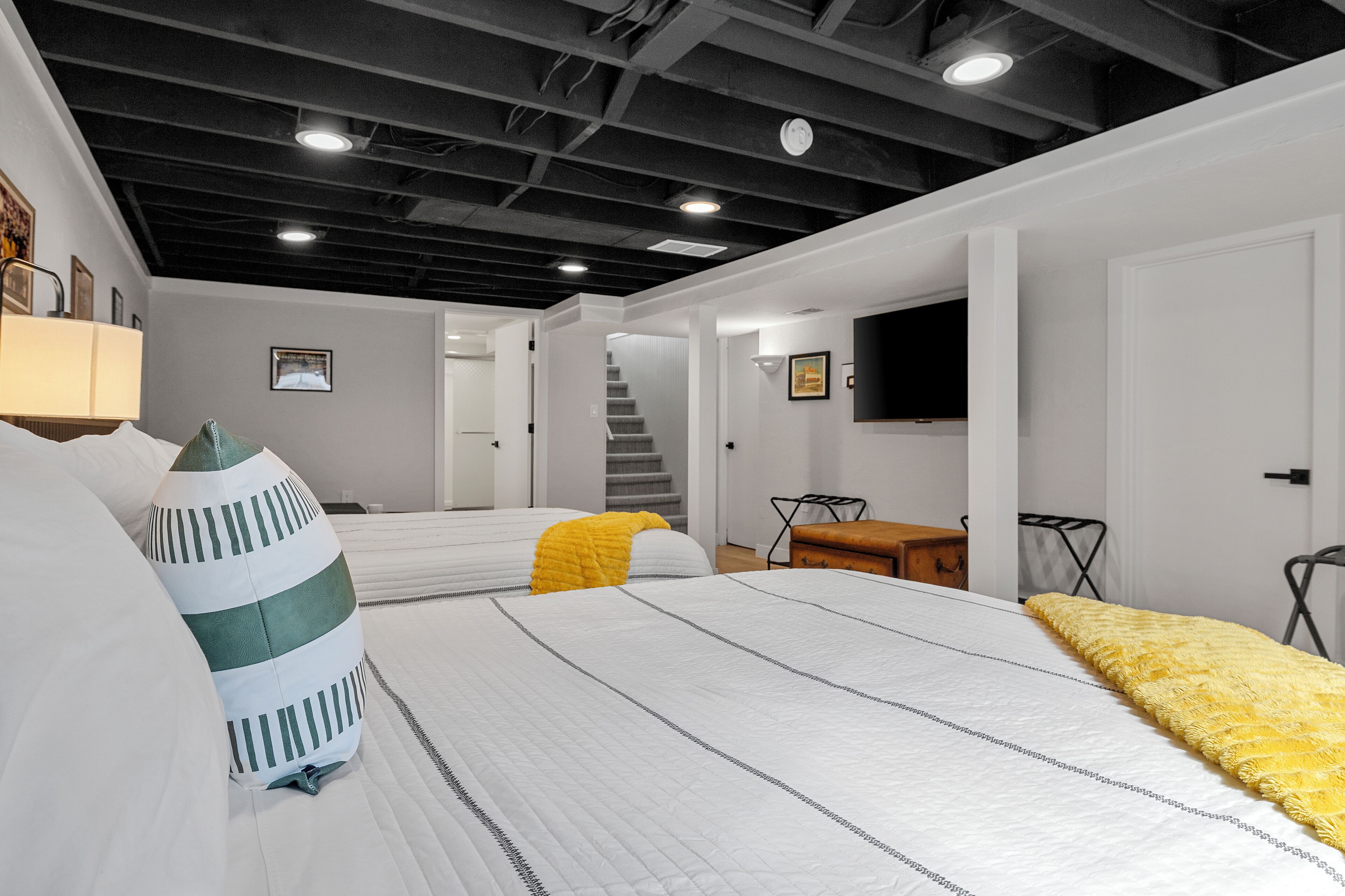 4 bedrooms, iron/ironing board, free WiFi, bed sheets