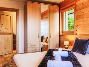 4 Schlafzimmer, Schreibtisch, Internetzugang