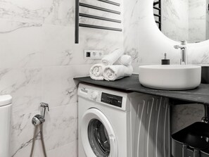Shower, hair dryer, towels