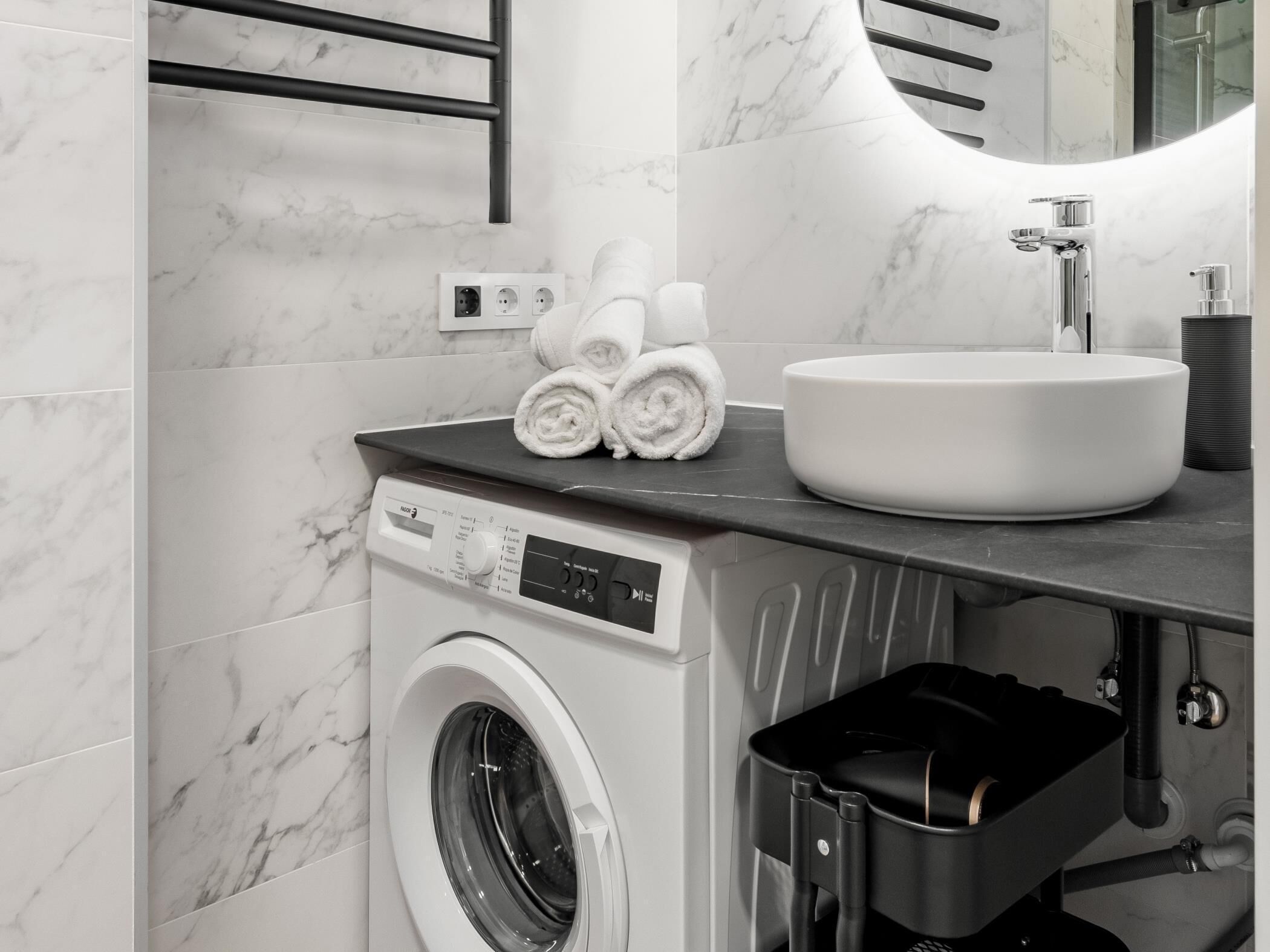 淋浴设施、吹风机、毛巾、肥皂