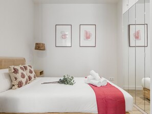 Iron/ironing board, internet, bed sheets - Charming Madrid Castilla II - Studio for 4 people (Madrid)