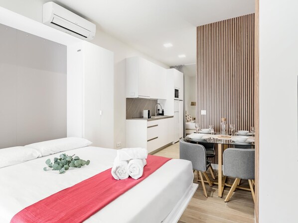 Fer et planche à repasser, accès Internet, draps fournis