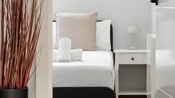 2 bedrooms, iron/ironing board, internet, bed sheets