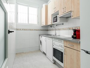 Réfrigérateur, micro-ondes, four, lave-vaisselle