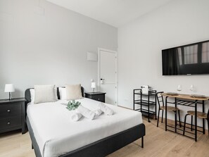 Iron/ironing board, internet, bed sheets