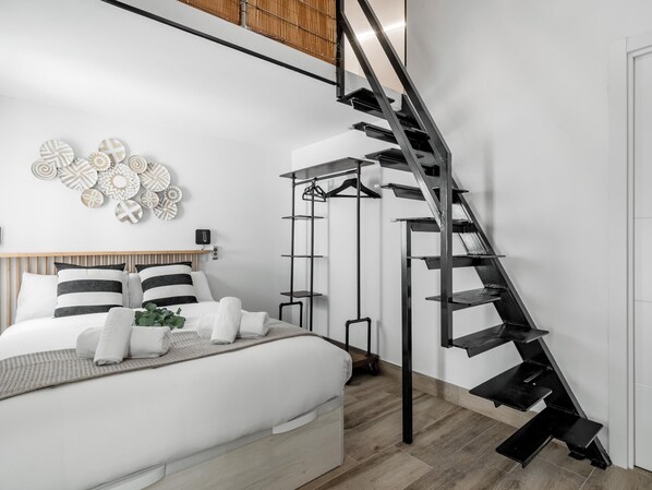 2 bedrooms, iron/ironing board, internet, bed sheets