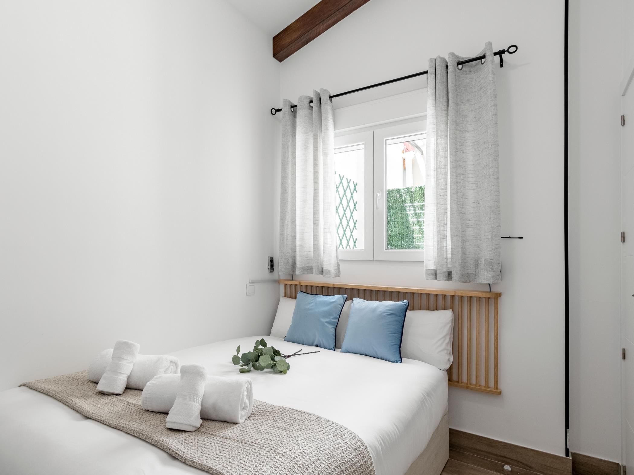 3 slaapkamers, een strijkplank/strijkijzer, internet, beddengoed