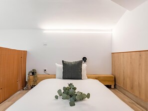 3 habitaciones, tabla de planchar con plancha, internet y ropa de cama 