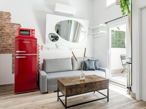 Madrid Villaverde VII - Apartament with patio, AC