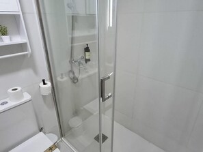 Shower, hair dryer, towels - Parque de la Emperatriz I - Studio for 3 people (Madrid)