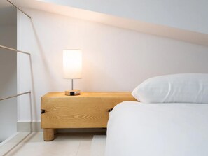 Iron/ironing board, Internet, bed sheets