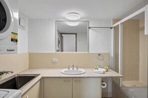 Shower, hair dryer, towels