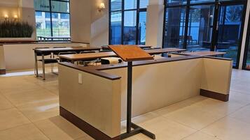 Tägliches Frühstück mit Selbstbedienung gegen Gebühr