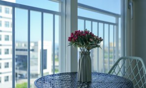 Habitación estándar con 2 camas individuales | Decoración individual, mobiliario individual, wifi gratis y ropa de cama