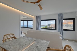 Smart TV - Bonita Stay B Sun: Great views, new, fiber, airconditioning, pool, BBQ & parking (Bahia De Javea (Urbanizacion))