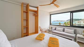 2 bedrooms, desk, iron/ironing board, WiFi