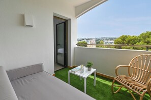 Terrace/patio - Bonita Stay B Sun: Great views, new, fiber, airconditioning, pool, BBQ & parking (Bahia De Javea (Urbanizacion))