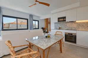 Fridge, microwave, oven, stovetop