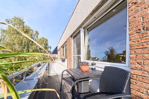 Unclassified image, 5 of 34, button