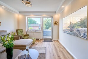 Unclassified image, 2 of 34, button