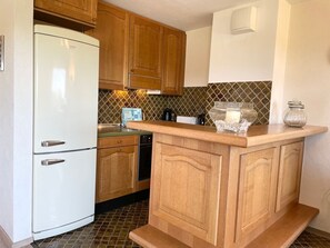 Geladeira, fogão, cooktop, lava-louças