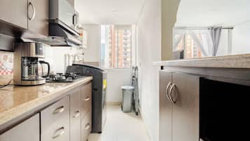 Fridge, microwave, stovetop, dishwasher