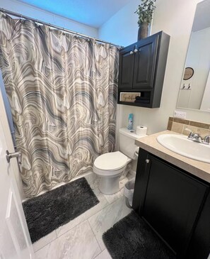 Ducha, secador de pelo, jabón