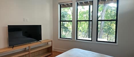 4 bedrooms, in-room safe, iron/ironing board, free WiFi