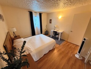 2 bedrooms, desk, free WiFi, bed sheets