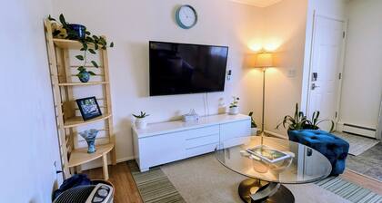 Near the Airport & Fairbanks Attractions! Spacious bedrooms. Free Parking & WiFi