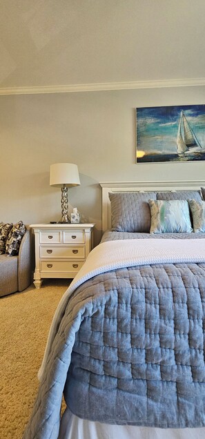 3 bedrooms, iron/ironing board, WiFi, bed sheets