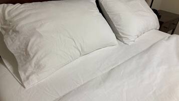 2 Schlafzimmer, Schreibtisch, Bügeleisen/Bügelbrett, kostenloses WLAN