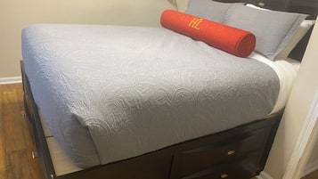 2 bedrooms, desk, iron/ironing board, free WiFi