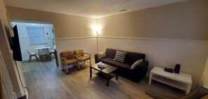 Smart TV - Near NCSU, State Fair, RDU & RTP-2BR +Fire Pit+Fenced Yard+Ample Private Parkng (Raleigh)