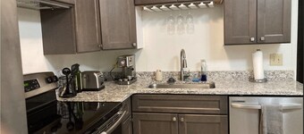 big parking -2-bedroom with AC and WiFi in brilliant Raleigh