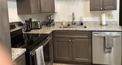 big parking -2-bedroom with AC and WiFi in brilliant Raleigh