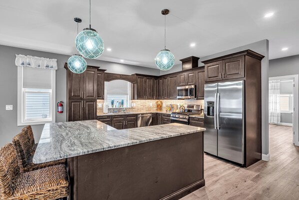 Fridge, microwave, oven, stovetop - Top Flr Balcony w/ bonus room + wet bar, 2 blocks to beach, Linens/towels incl. (Seaside Heights)