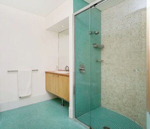Towels - Wavers Rest Angourie. Views over ocean and national park, Wifi +++ (Clarence Valley)