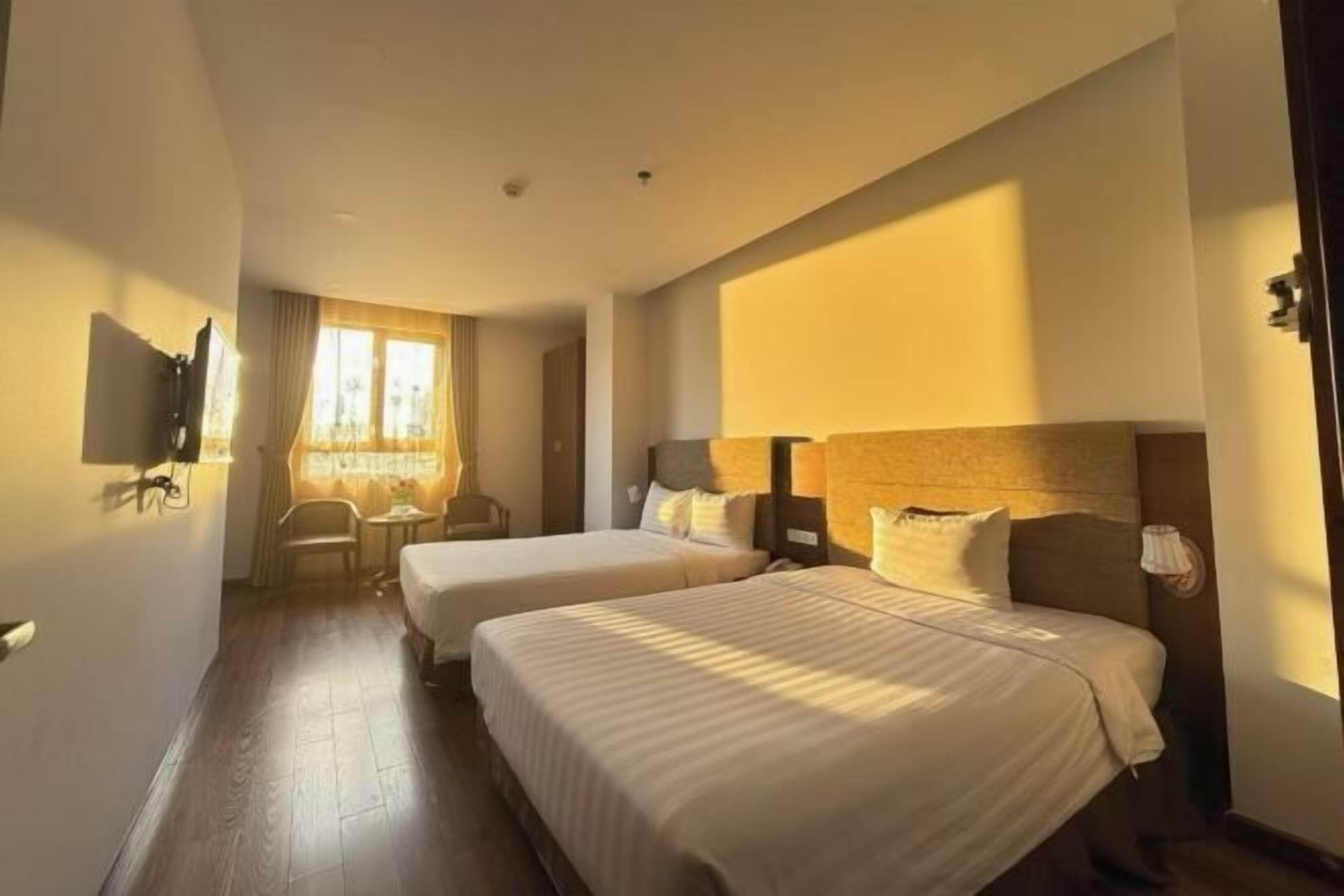 Minibar, desk, blackout drapes, soundproofing