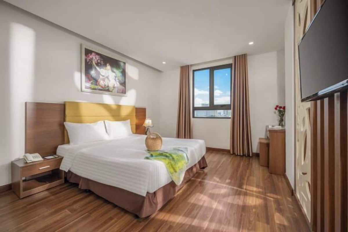 Minibar, desk, blackout curtains, soundproofing