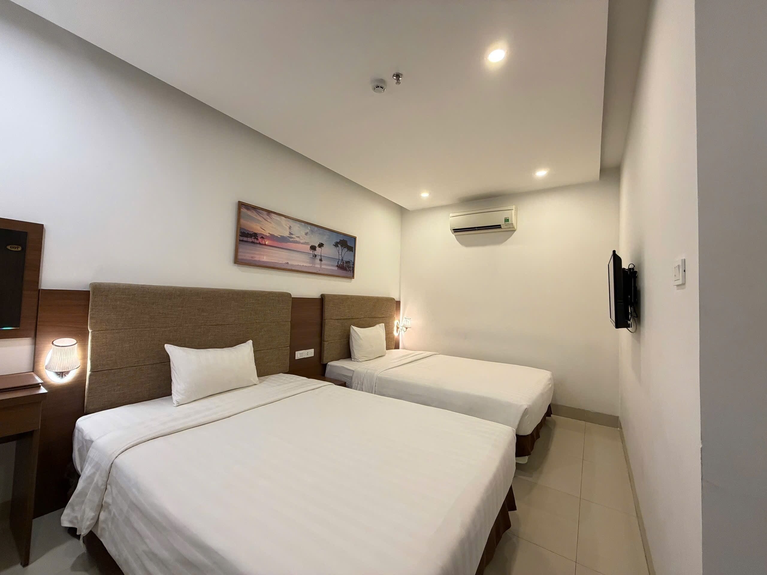 Standard Double or Twin Room | Minibar, desk, blackout drapes, soundproofing