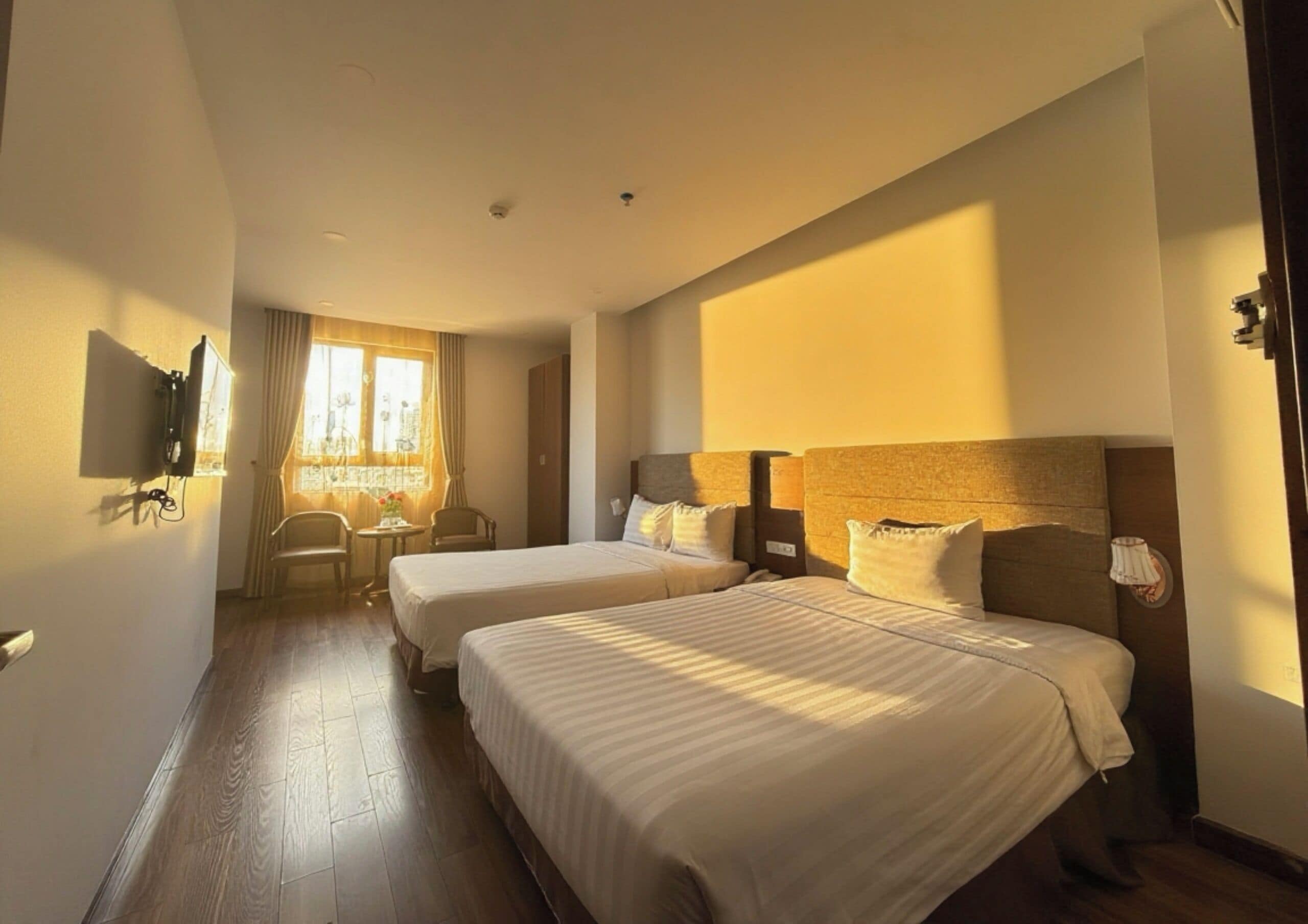 Deluxe Triple Room | Minibar, desk, blackout drapes, soundproofing