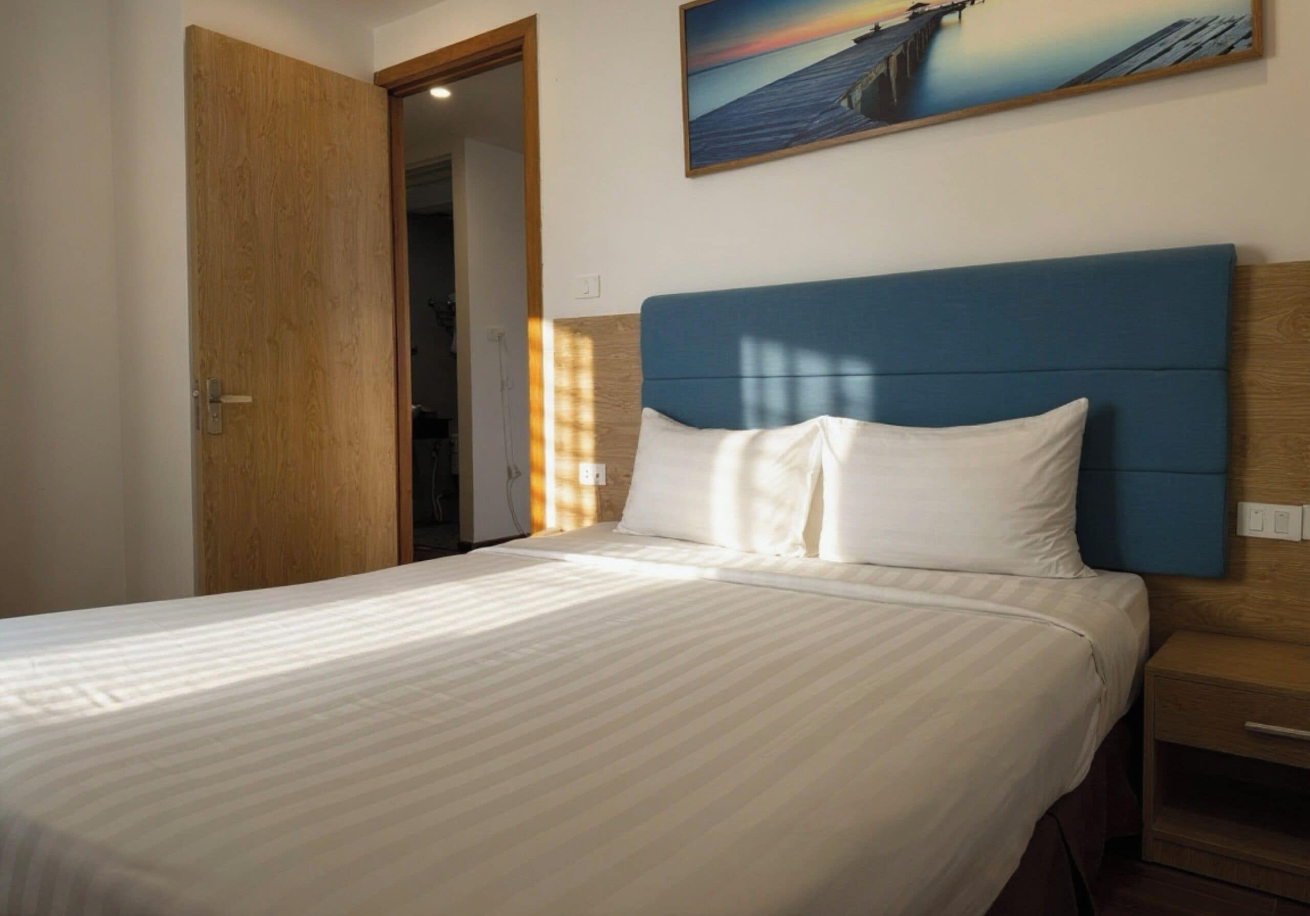 Signature Double Room | Minibar, desk, blackout drapes, soundproofing